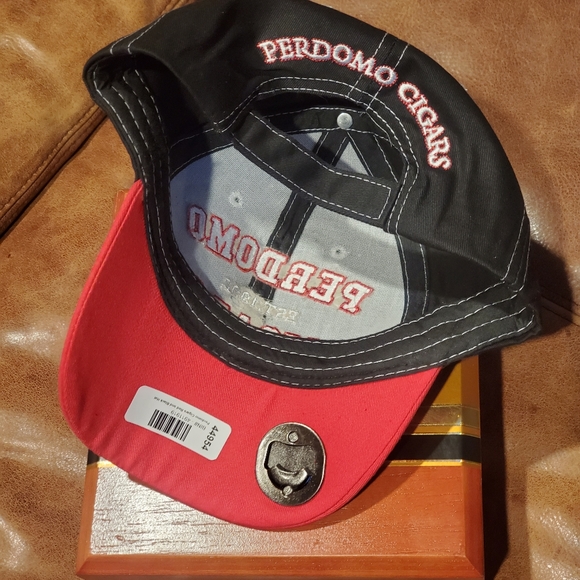 BNWT Perdomo Cigars Bottle Opener Cap - Picture 6 of 7